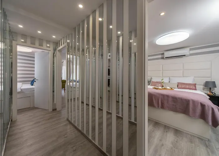 Forever Apartment & Rooms